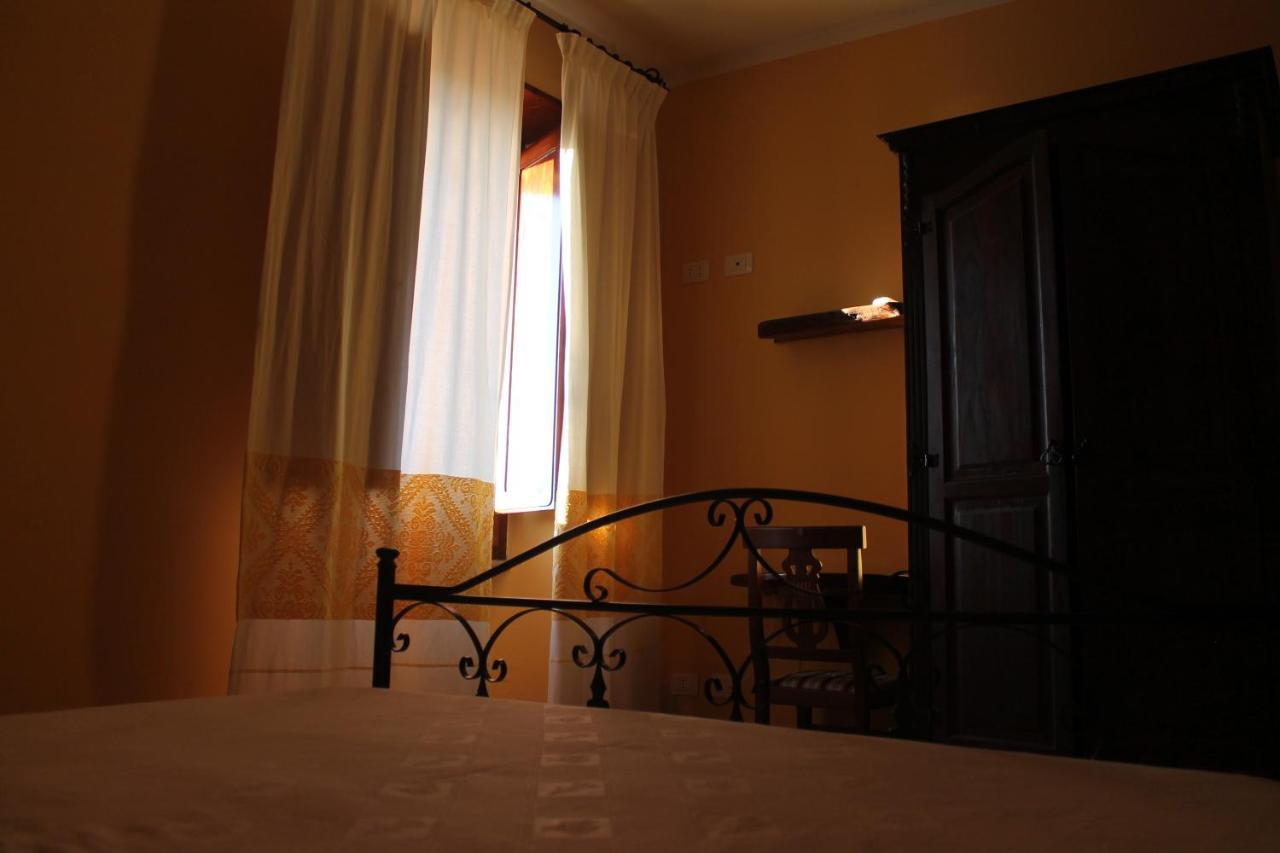 S'Alzolitta Hotel Magomadas Buitenkant foto